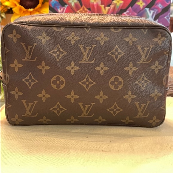 AUTHENTIC Louis Vuitton Trousse Pouch 23 Clutch - Picture 1 of 16